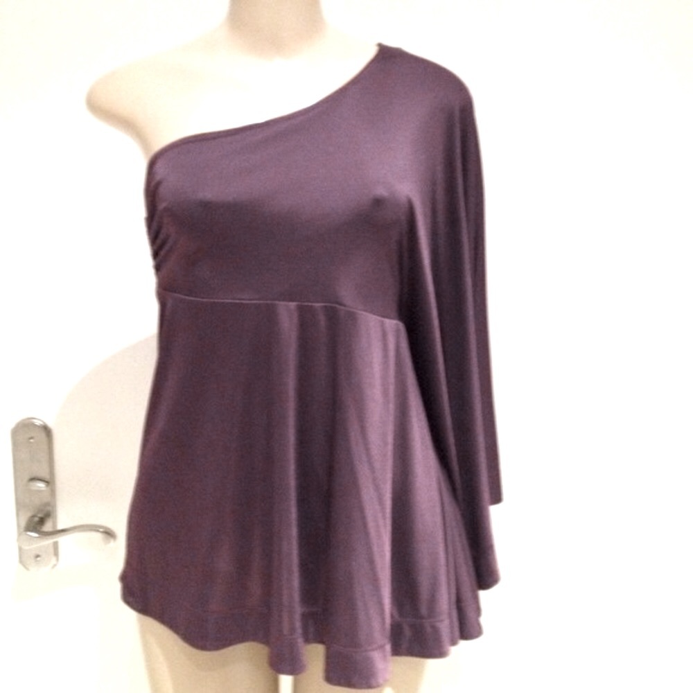 ONE SHOULDER PLUM TOP